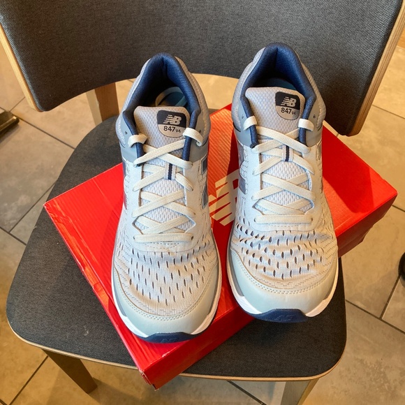 847-V4 New Balance Size 10.5 main image 4